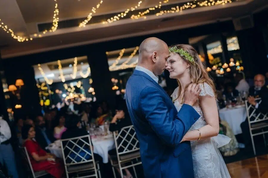 10 Perfect Photography Poses For Your Wedding Album 5 NeelPippa 1040 min