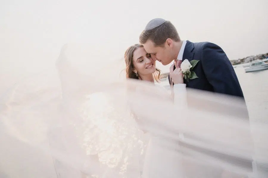 8 Incredibly Easy Ways to Host Your Dream Wedding 5 Gila and Ryan 41