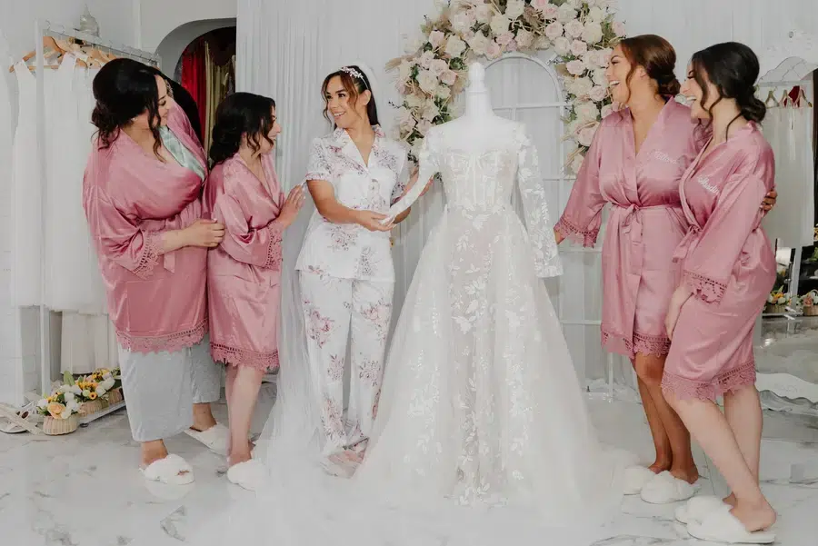 Bride-and-bridesmaids-in-robes.