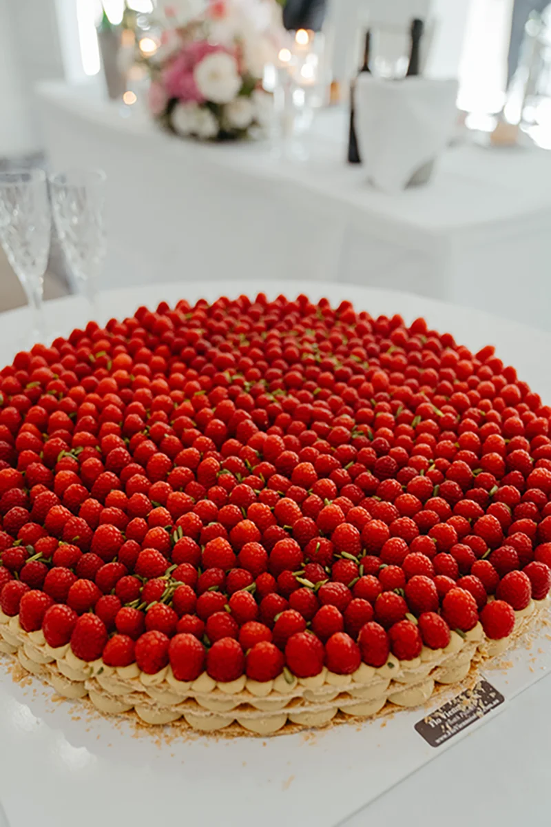 strawberry and cream wedding cake detail at Melbourne wedding